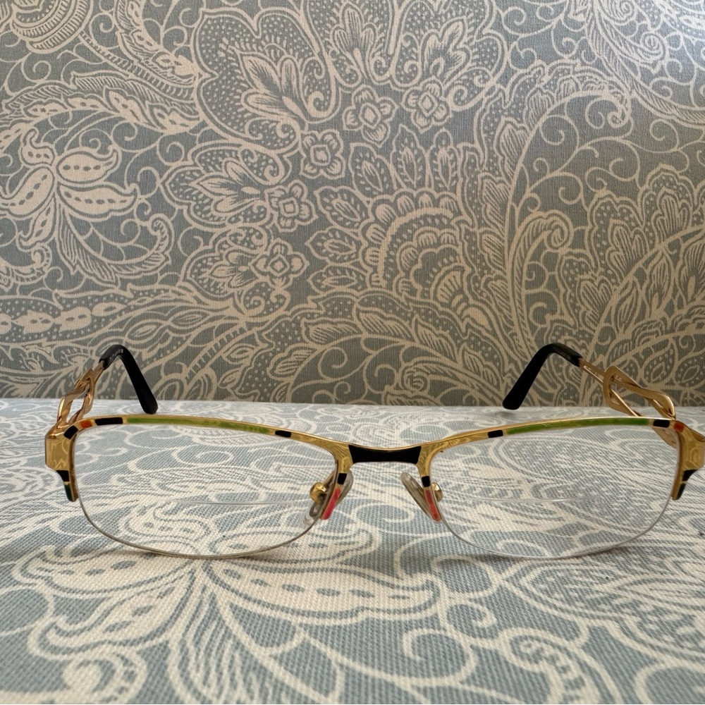 Elegant Gold and Black Women's Glasses